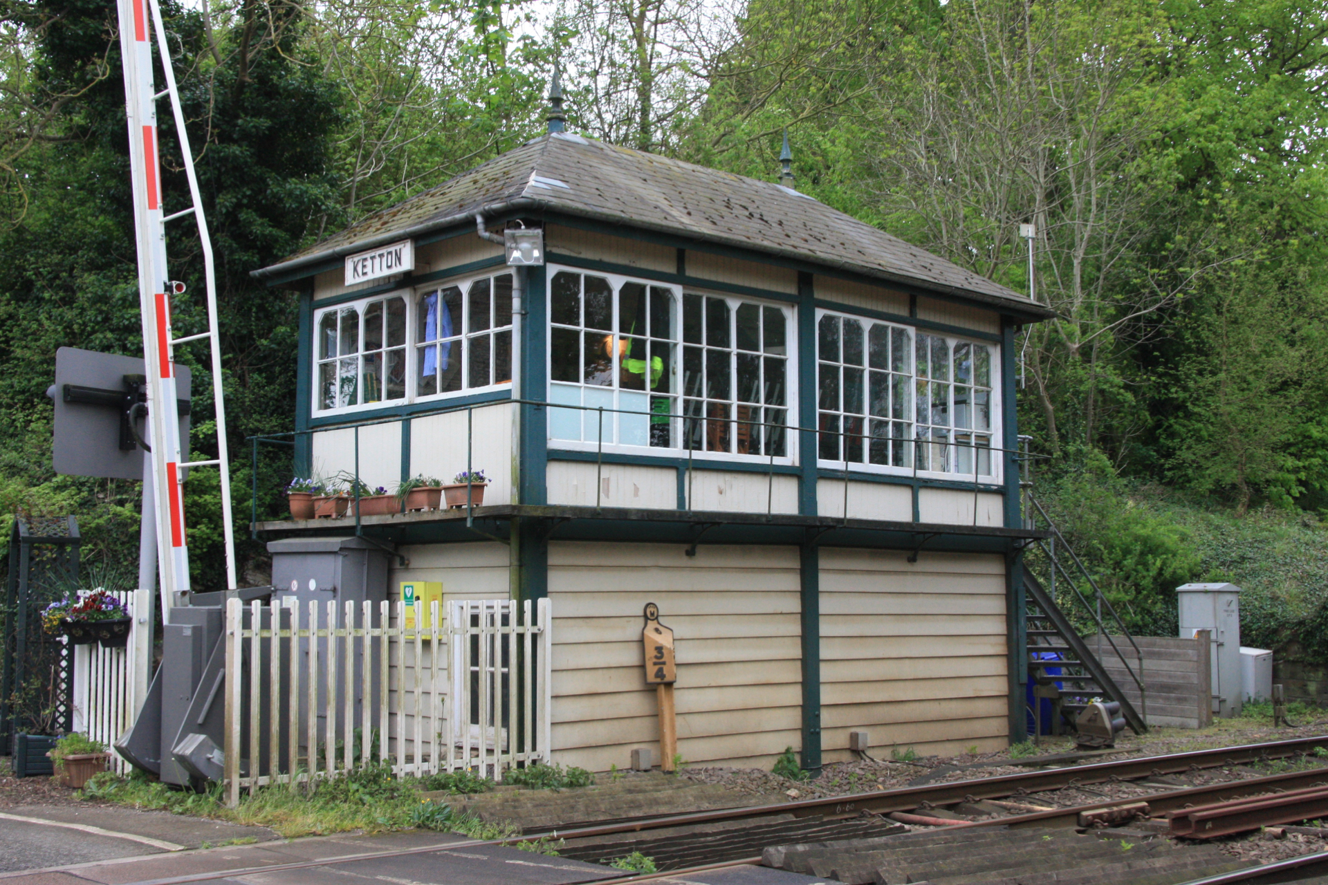 Britain’s rarest main line signal survives another year – RailwayWorld.net