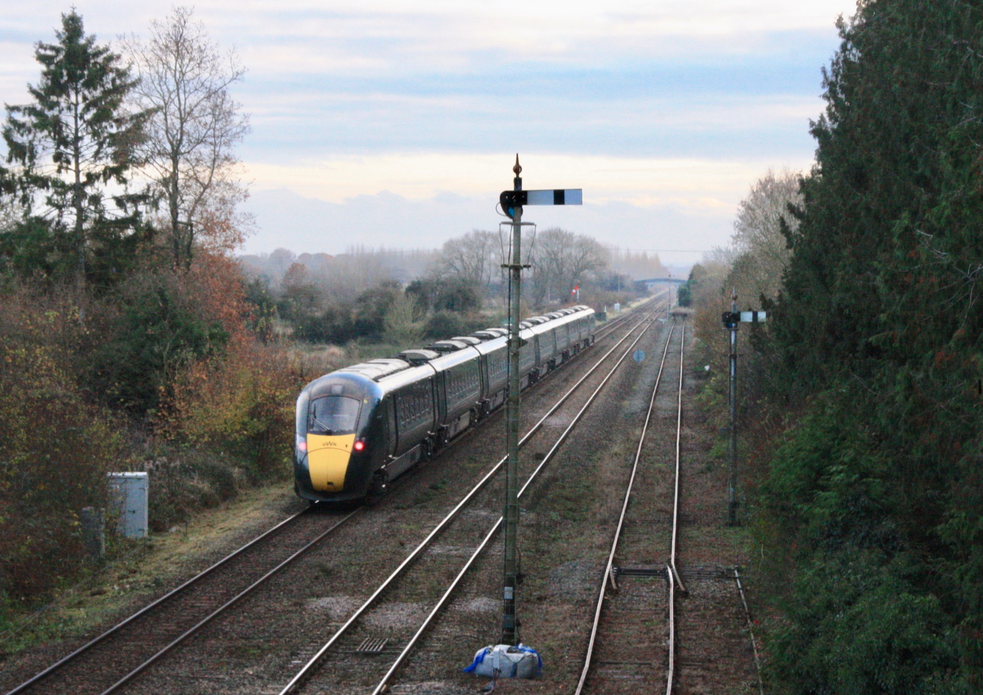 Last semaphores before Paddington – RailwayWorld.net