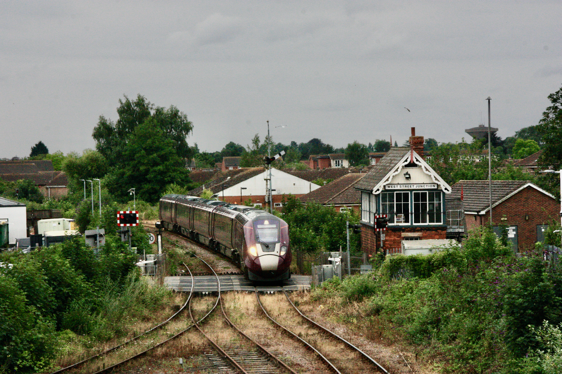 Emr Class 810 Routes Poacher Line debut for EMR Aurora – RailwayWorld.net